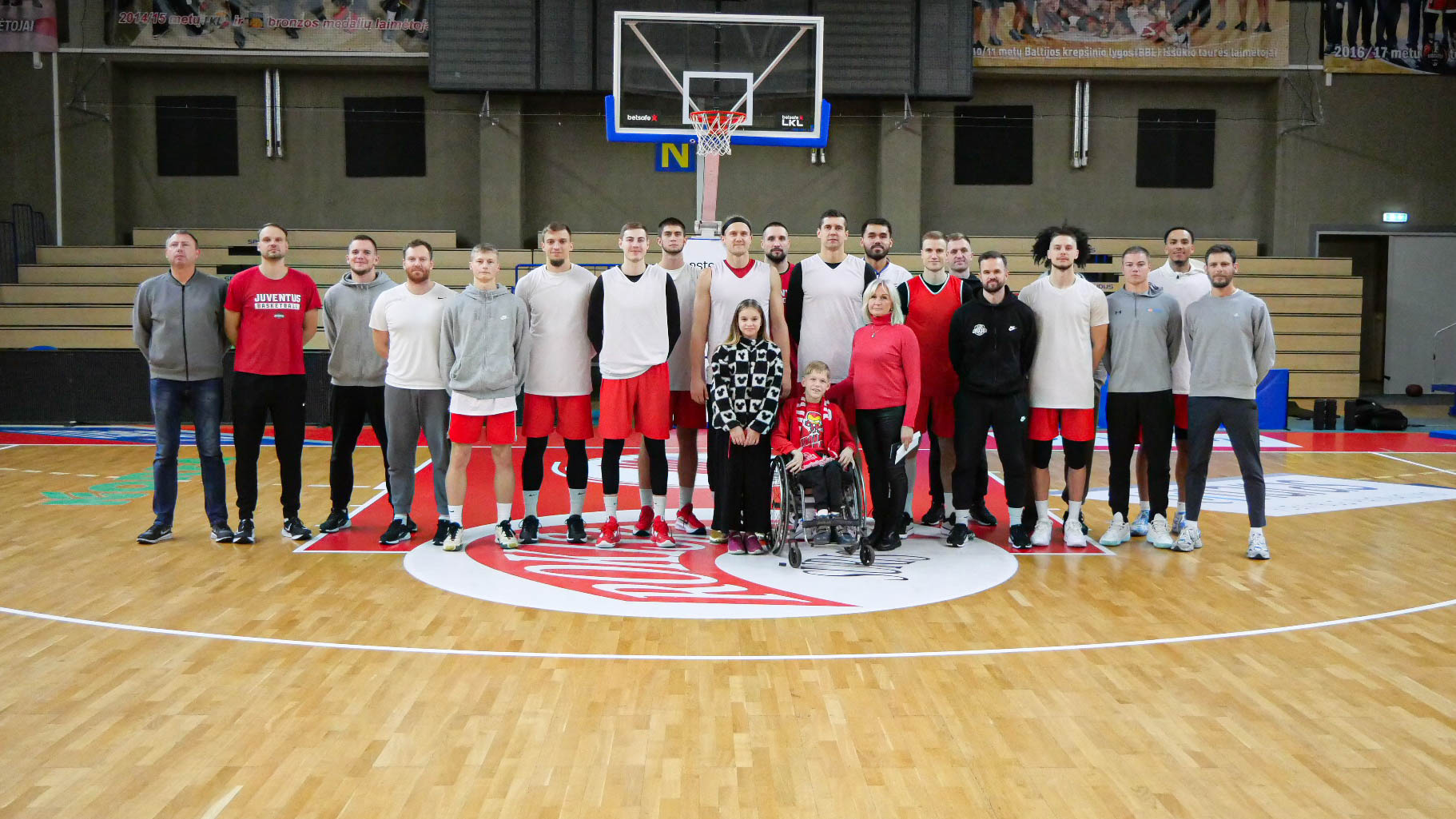 „Pyragų dienos“ akcijos metu buvo renkama parama mažajam Titui